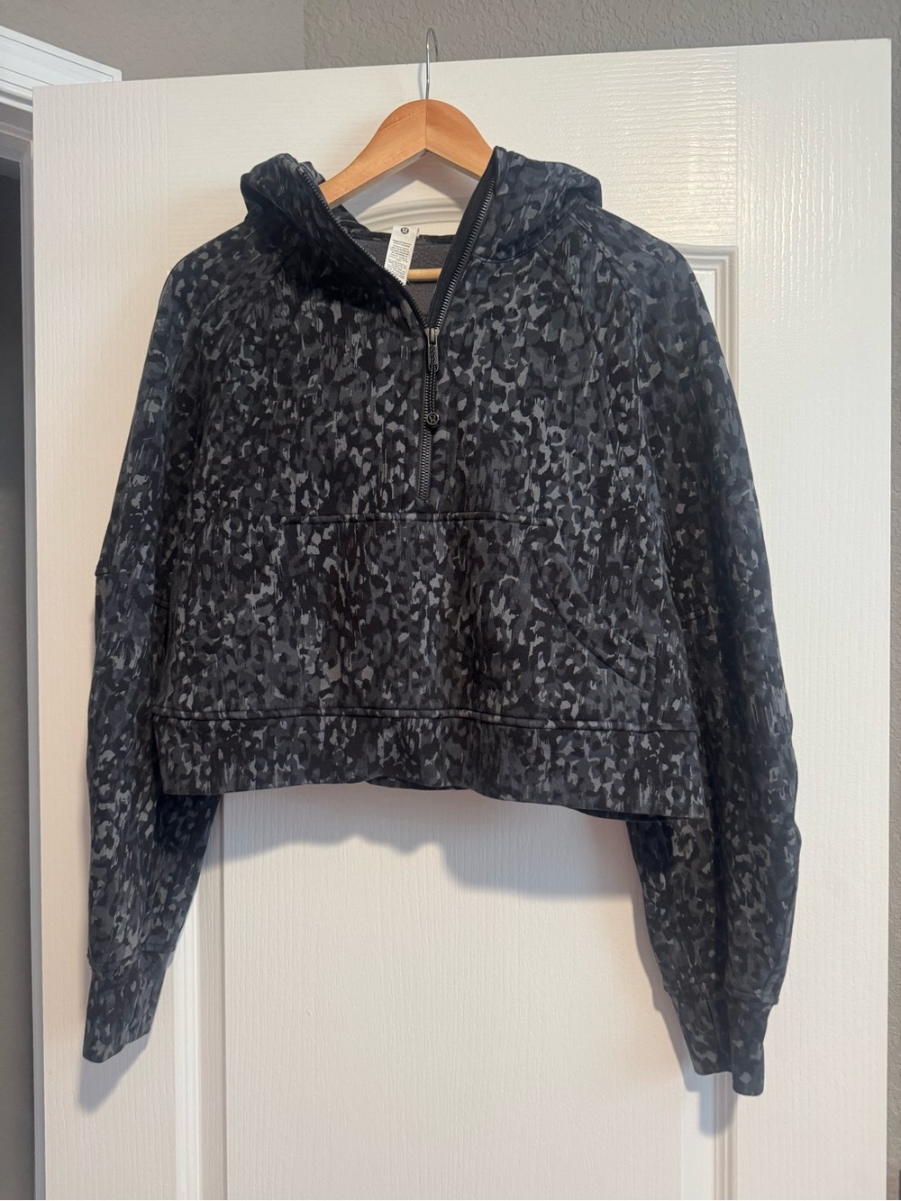 lululemon cropped hoodie XS/S